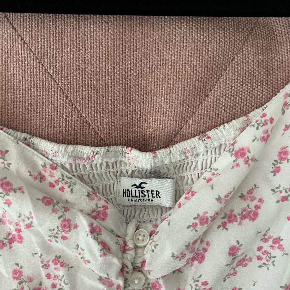 Hollister white puff sleeve blouse with pink flowers - Picture 3 of 4